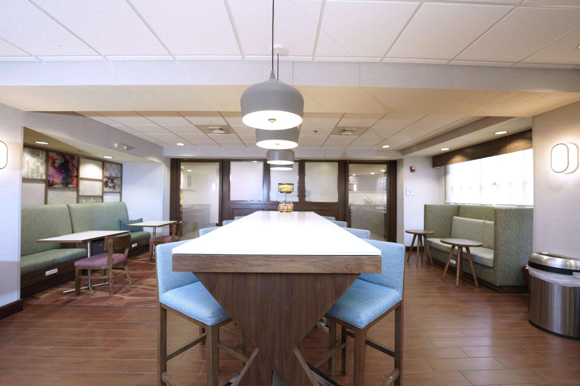 Hampton Inn Hays-North Of I-70 Exterior photo